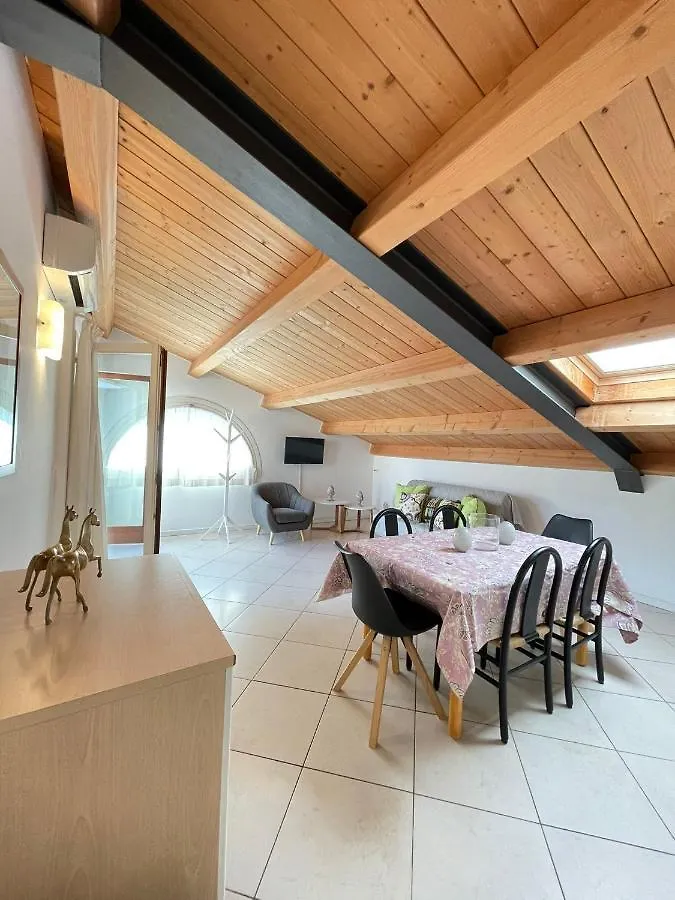 Villa Luma - Walterigato Apartments Solo Per Famiglie Лидо-ди-Езоло 0*,  Италия